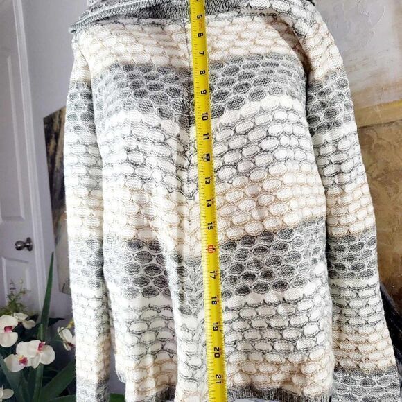 Used Carolyn Taylor size small knitted sweater - Picture 2 of 11